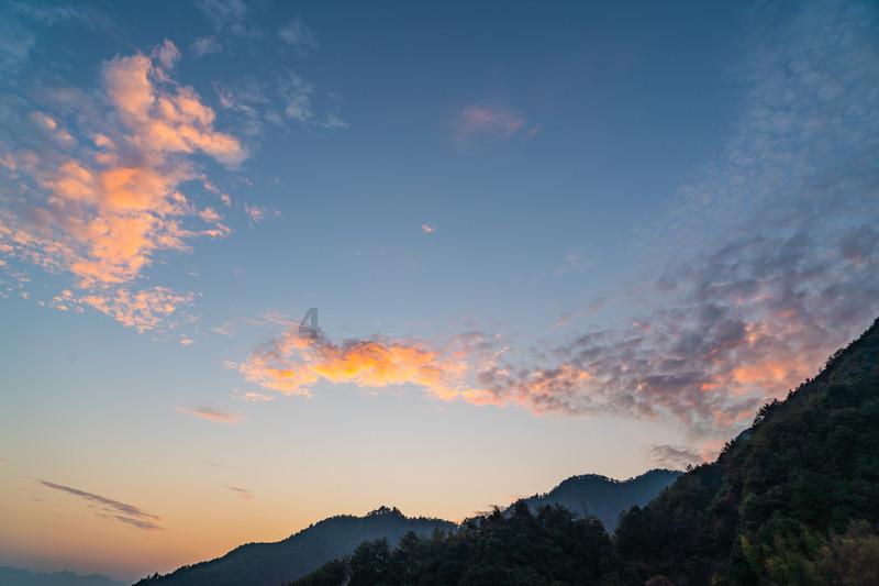 东四胡同在元代就已存在,成为重要商业区,历史底蕴深厚