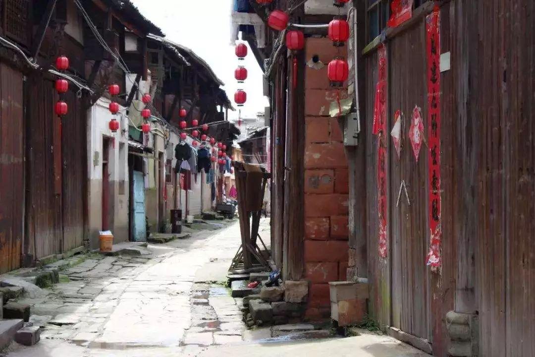 逃离春雨下的房子
